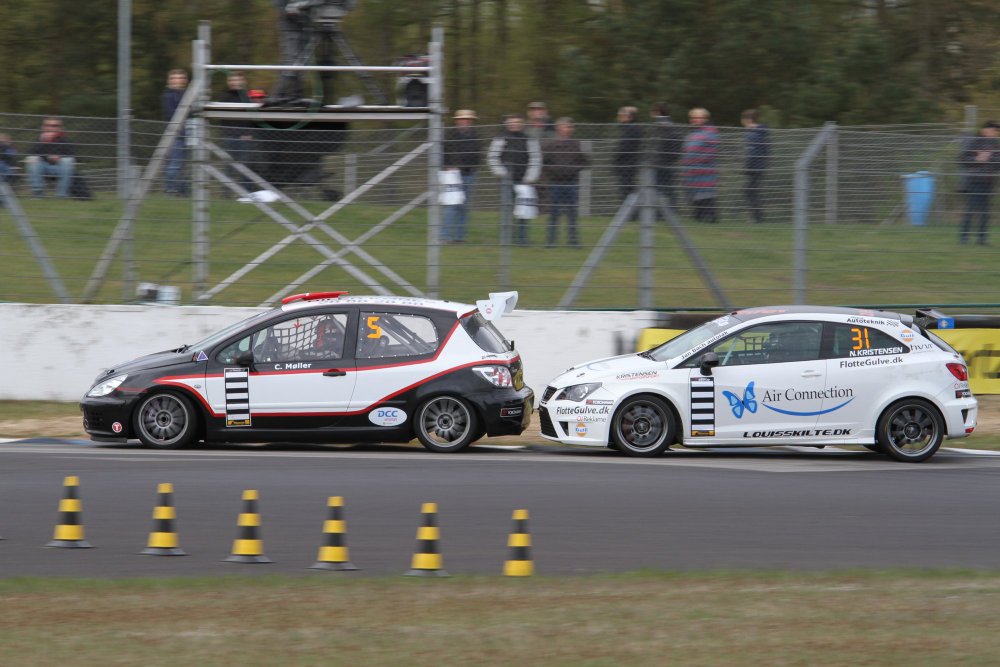 Tæt kamp mellem Claus Møller og Nicki Kristensen
(Foto: Keld Dohm)